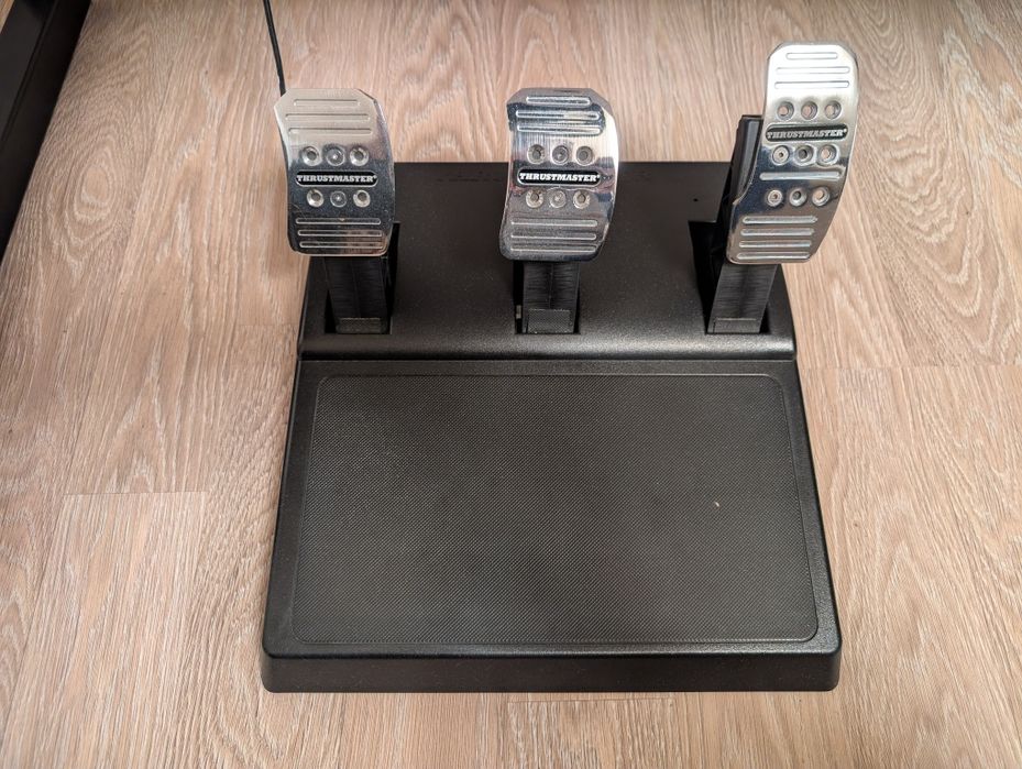 Volan cu pedale Thrustmaster TS-XW Racer Sparco P310