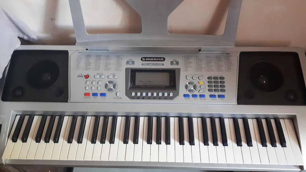 Продам Синтезатор