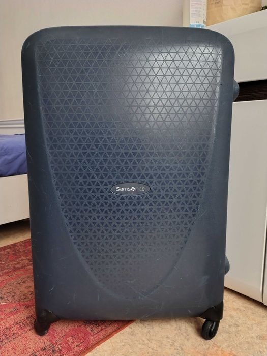 2 чемодана L и XL