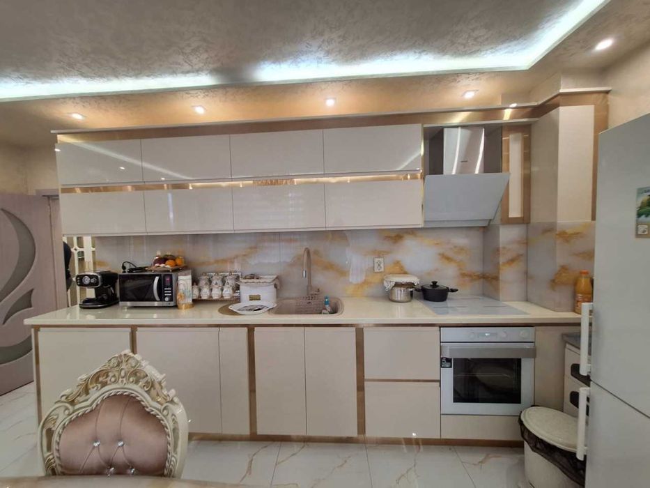 Продава се Двустаен апартамент в Пловдив, Център - 67 кв.м за 2463 €/кв.м - Снимка #2