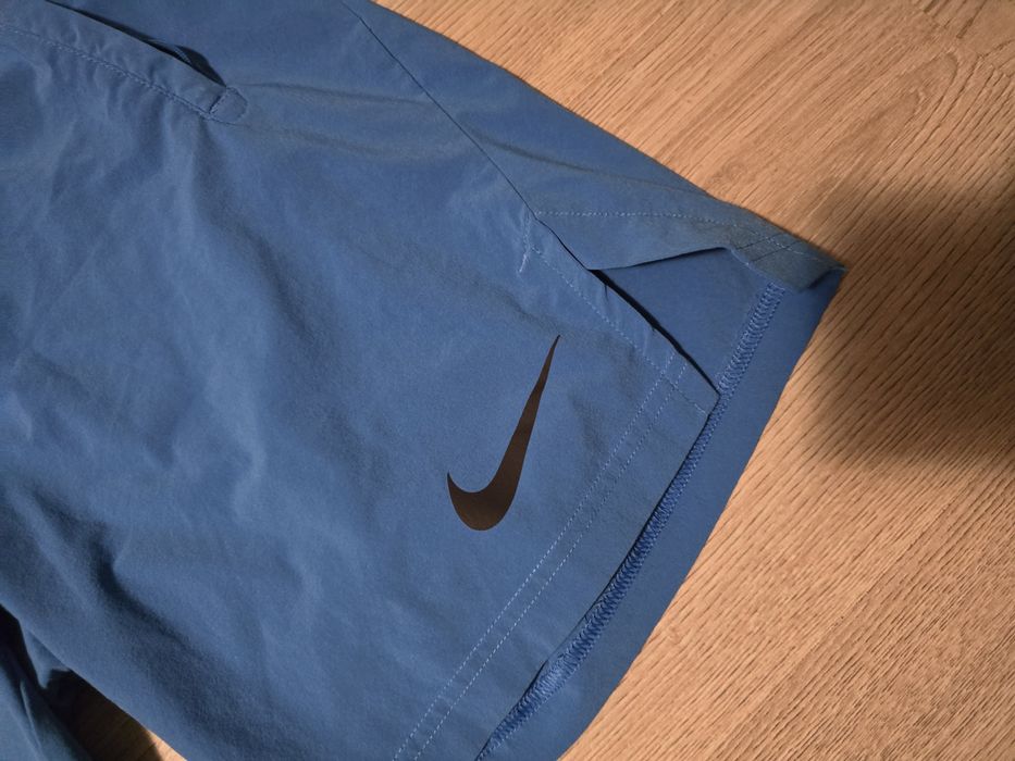 Nike къси панталони S размер