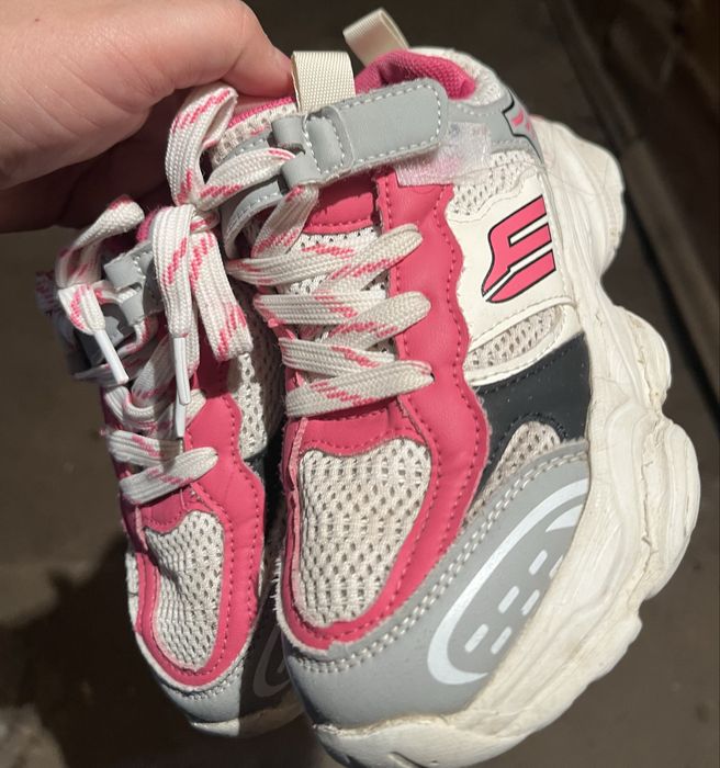 Кроссовки детские легкие