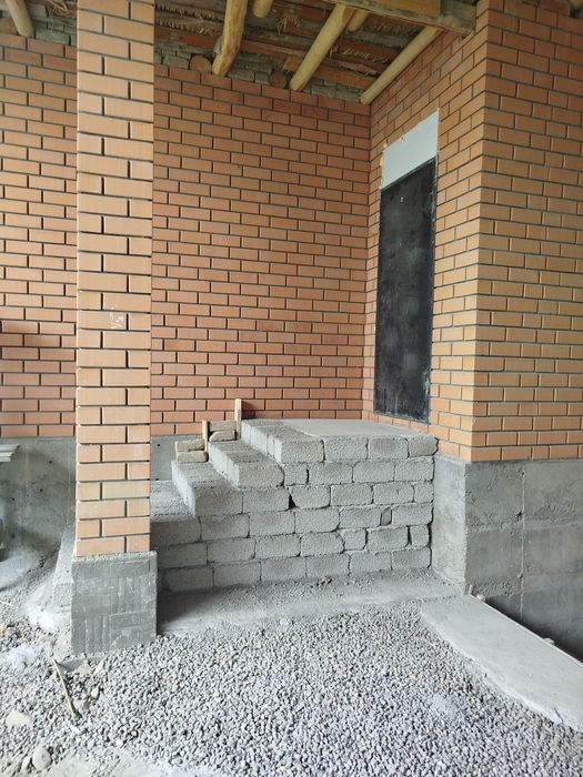 Продается 2 дома на одном участке. Участок 6 соток.