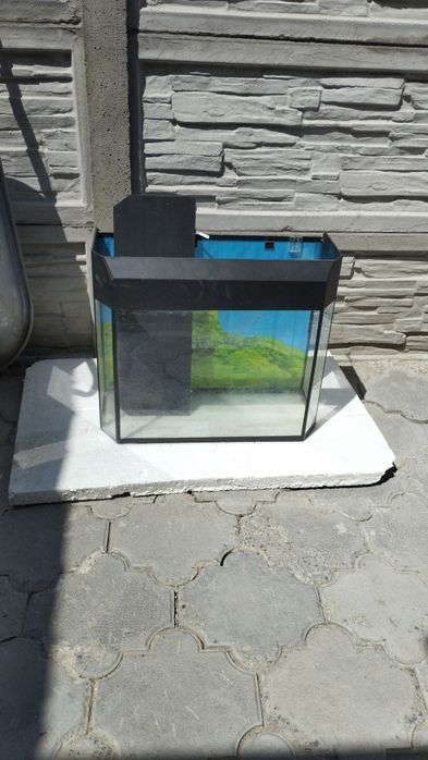 Продам аквариум  с крышкой