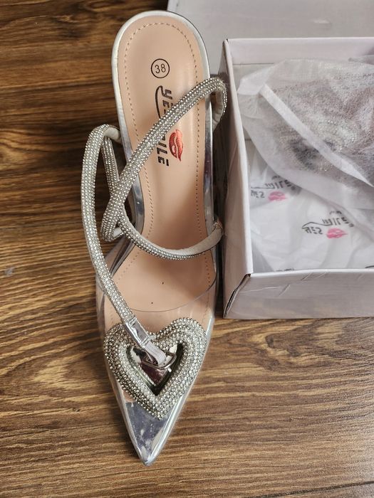 Дамски обувки с ток