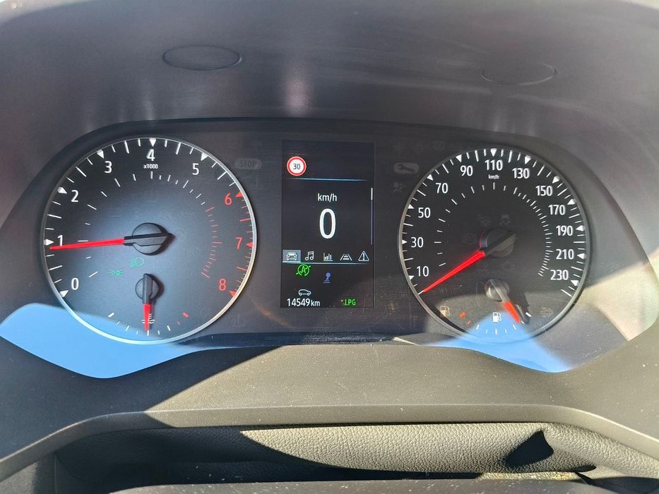 Продавам Рено Каптюр 2022 г