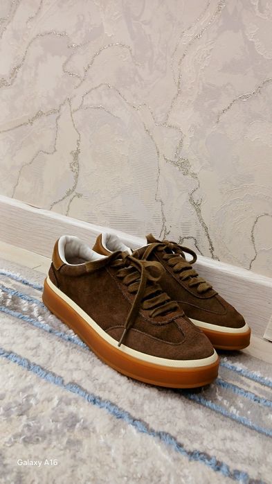 Krasovka. Lora piana krasovkasi. Rangi zaytun ranggi kabi.