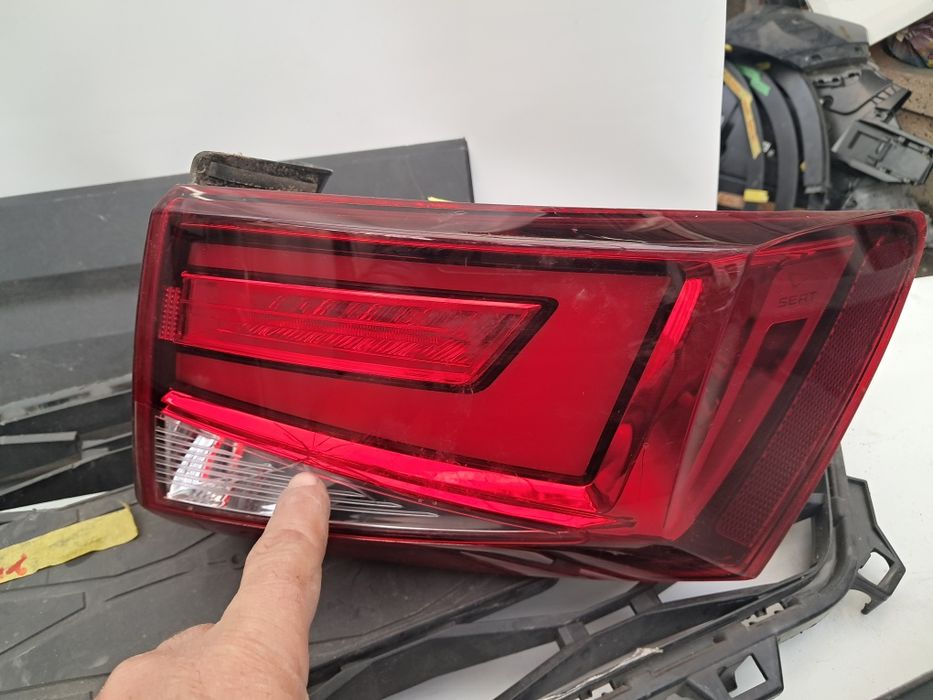 Лайсна врата стоп грил решетка  споилер Seat Ateca