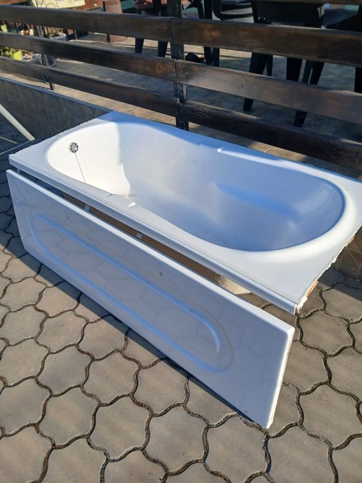 Vana fina fibră sticlă  cu fund dublu in stare foarte buna 700×1600×55