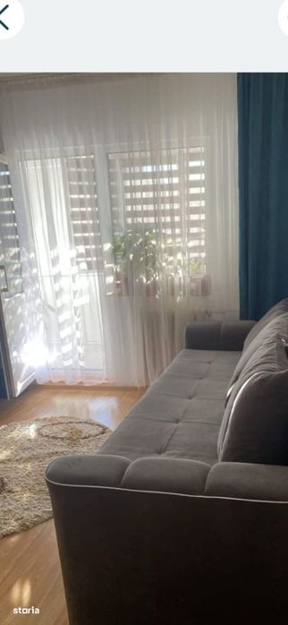 Doua semidecomandate craiovita scoala 34