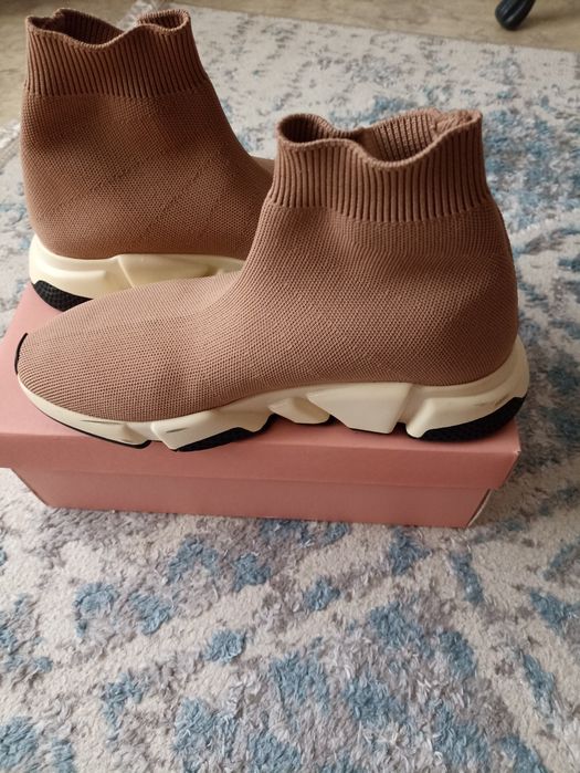 Женские кроссовки