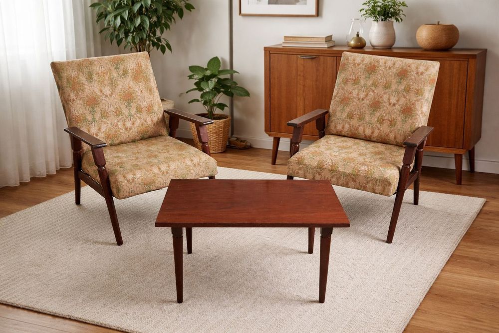 Set 2 fotolii vintage si masuta, tapiterie originala, stare buna