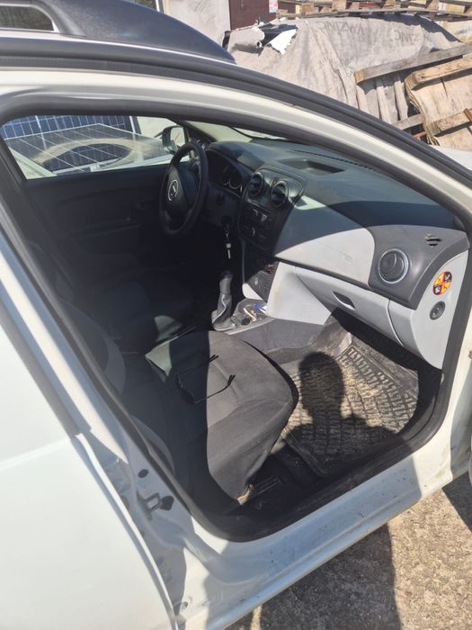 Vand Logan benzina 1,2 cu gaz din fabrica