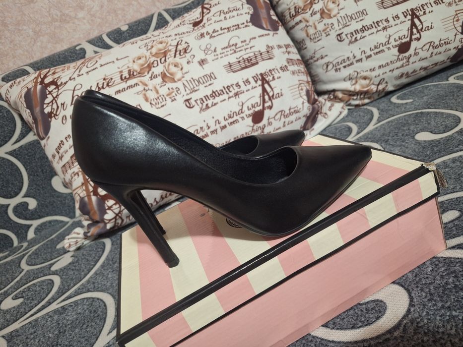 Срочно продам туфли