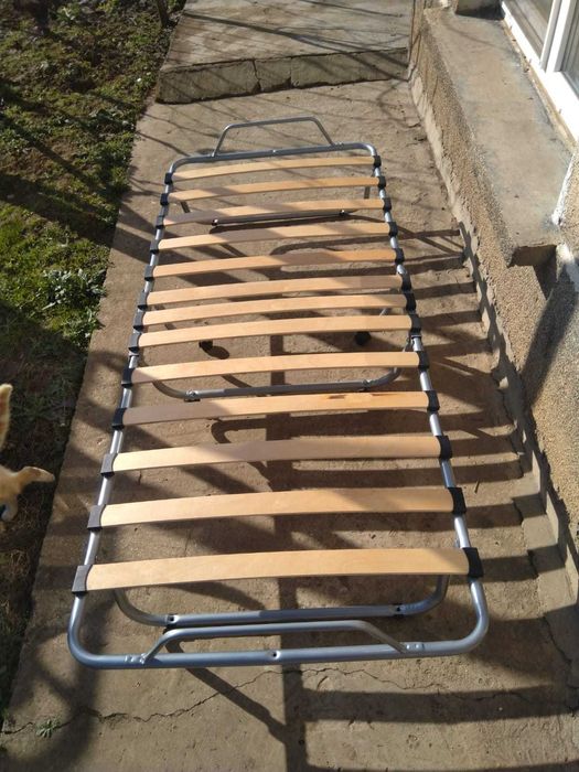 Продавам походно легло