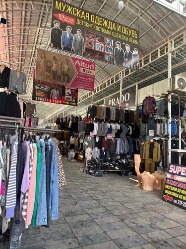 Колхоз бозор 1- каторда магазин сотилади