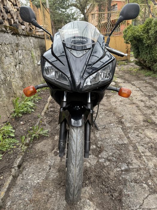 Продава се  HONDA  CBR 125R