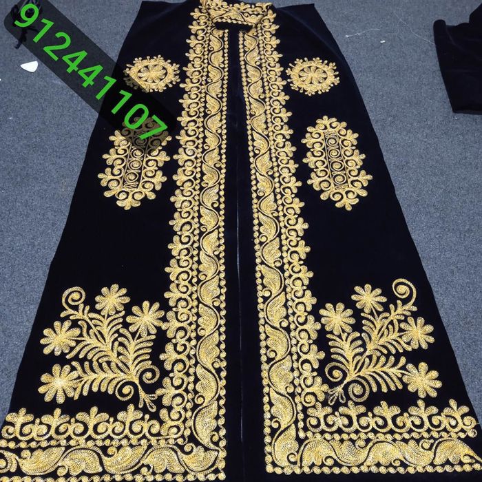 Popur liboslar yostiqlar sotiladi