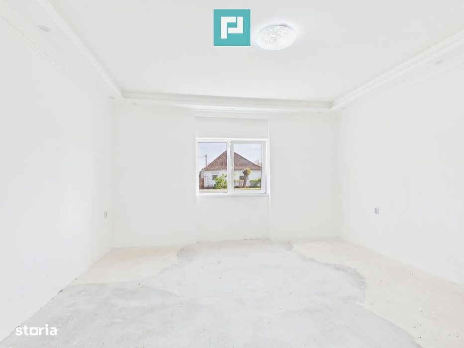 Casă renovată 4 camere si 1452 mp teren în Bătania