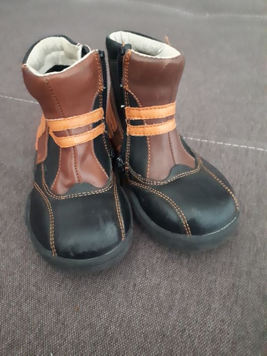 Продам ботинки детские,кроссовки