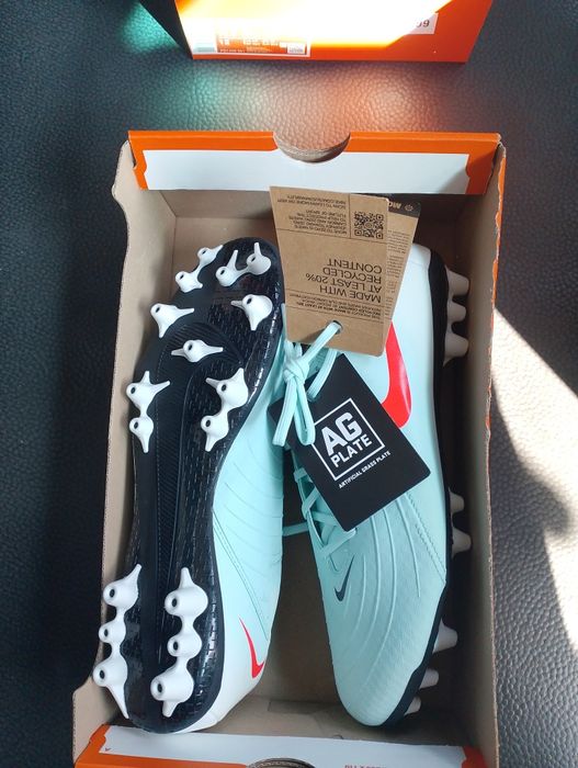 Футболни обувки  Nike Mercurial  Air Оригинални 100% номераот 36до 46.