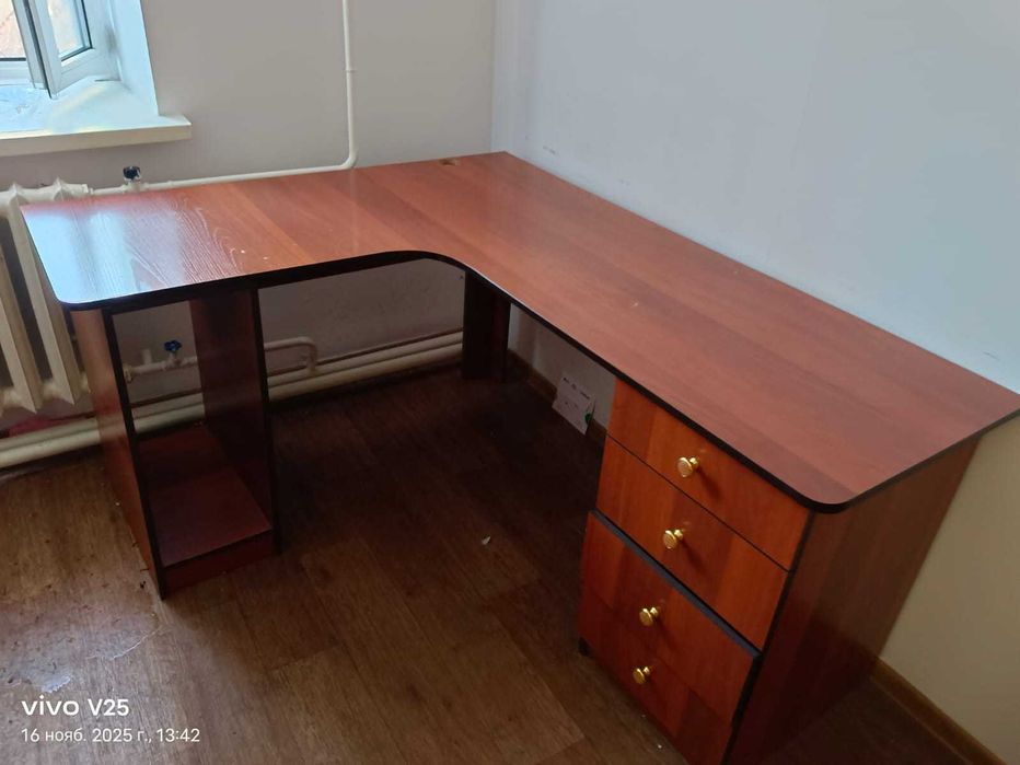 Продам офисные, компьютерные столы