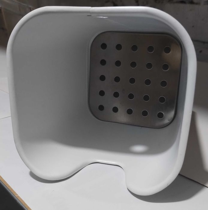 Порцеланови чинии ,Чаши-порцелан,Метална поставка-прибори,кантар,Brita