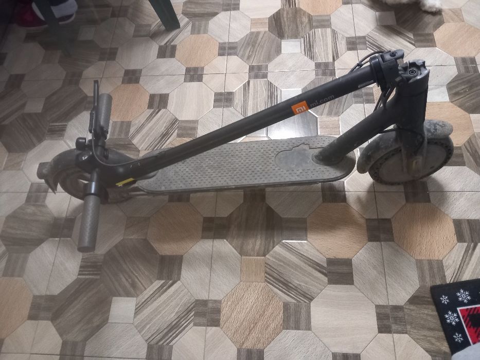 Vând trotineta xiaomi
