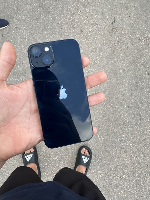Продам iPhone 13