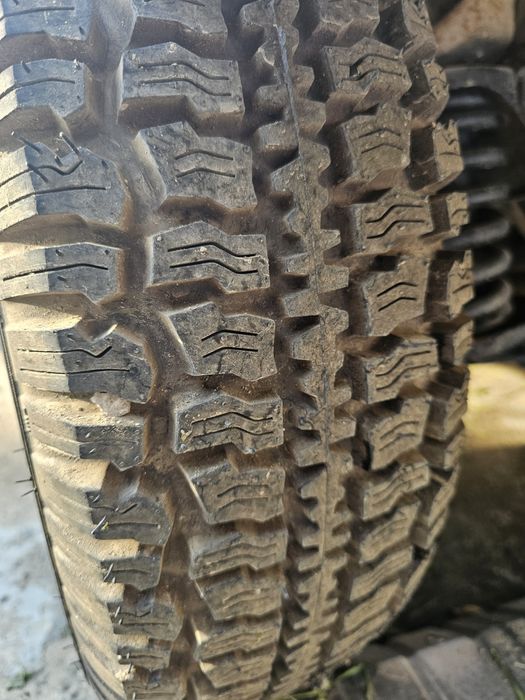 2121 Niva 1982  sotiladi xolati yaxshi