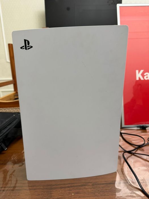 Срочно продам Sony PlayStation 5