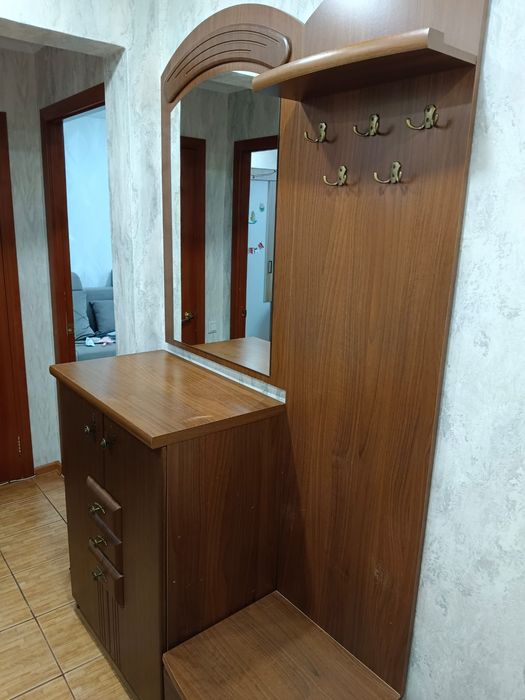 Продам прихожую.