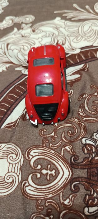 Игрушечная машинка