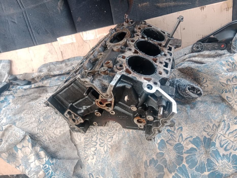 Блок двигателя форд Мондео 2.5 V образный