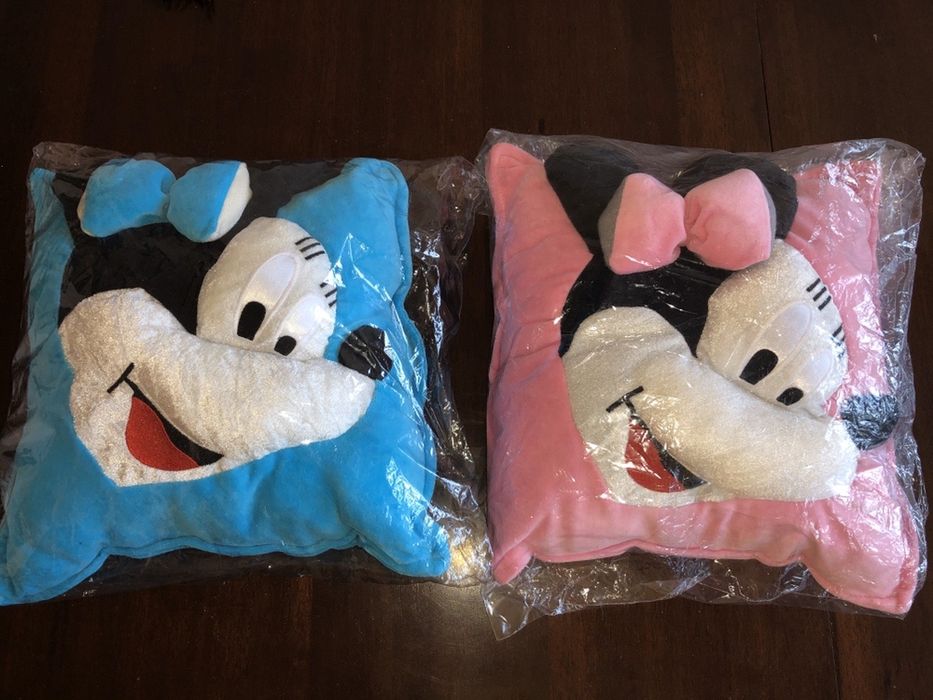 Mickey Mouse este un personaj de desene animate creat de către regizor