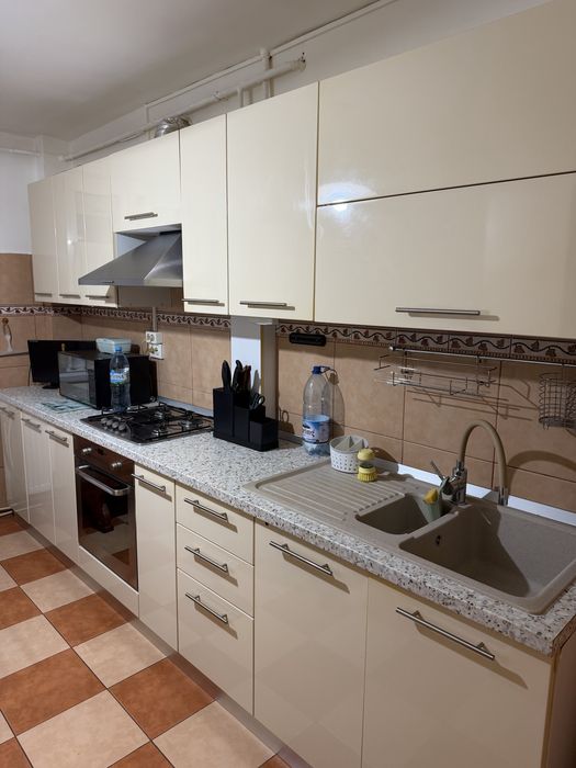 Inchiriez apartament 3 camere Piatra Neamt