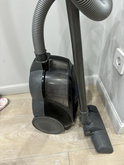 Пылесос LG 1600W