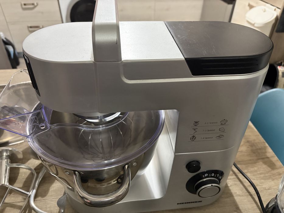 Vand mixer planetar Heinner 1500XMC cu extra accesorii