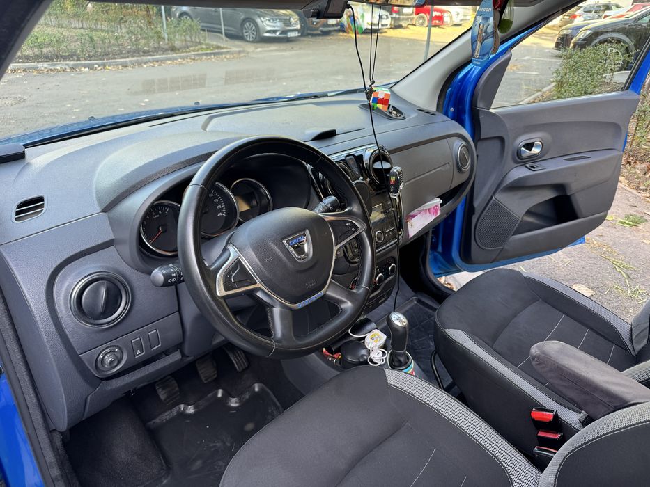 Vând Dacia Lodgy