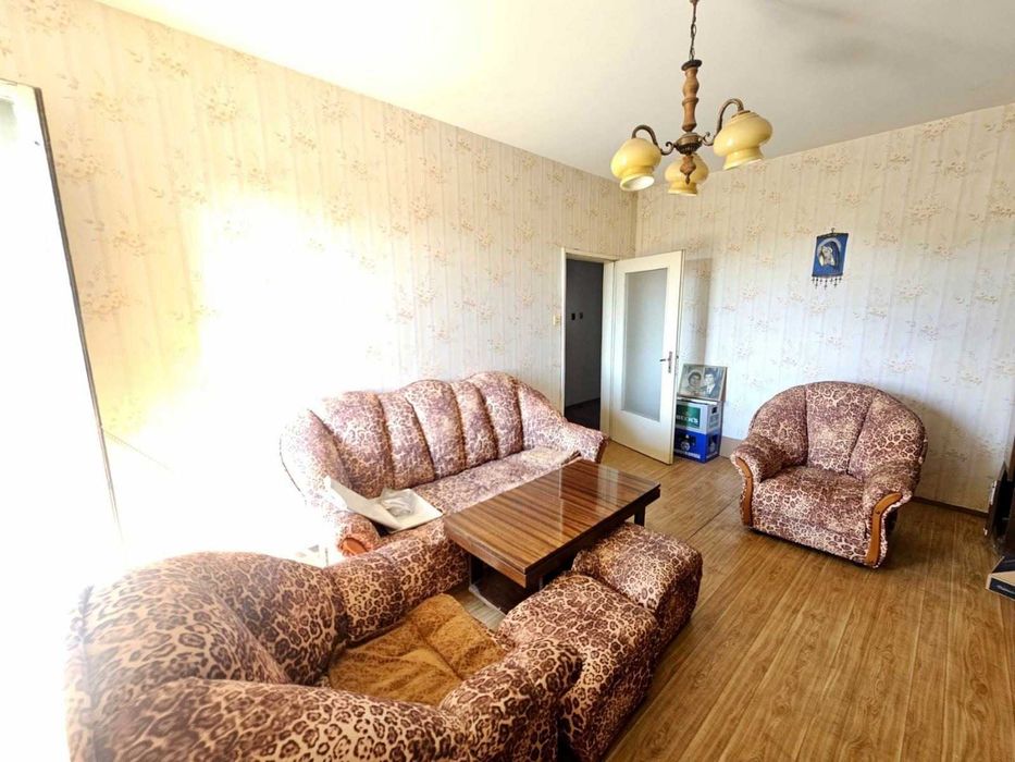 Тристаен апартамент - кв. Тракия