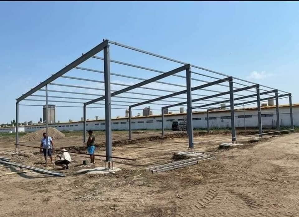 Vand structuri hale metalice la cerinta clientului
