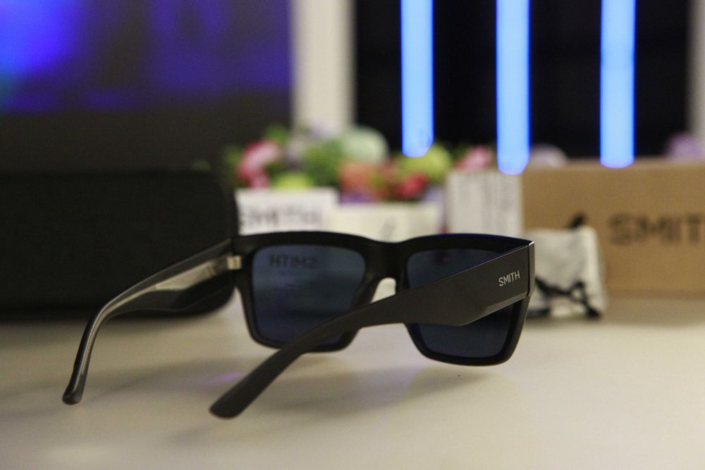 Продавам американски слънчеви очила Smith с поляризация и Popup филтър