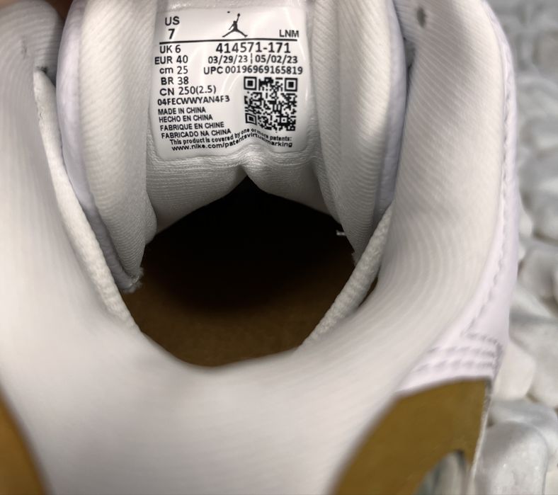 Air Jordan 13 "Wheat" marimea 40