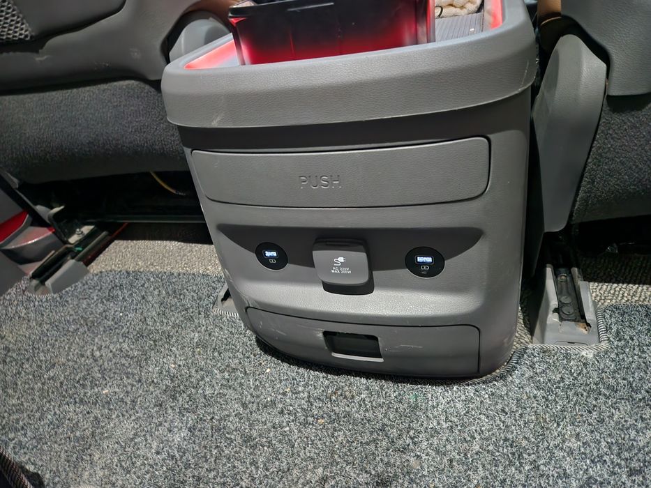 Продажа Hyundai Staria 2022 | комплектация | как новый 43 000 y.e.