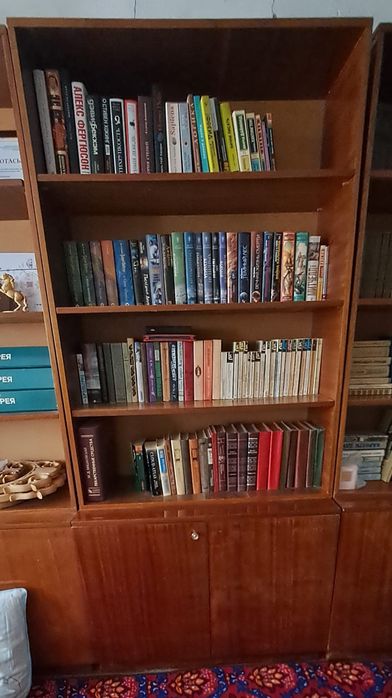 Книжные шкафы   б/у 5 шт