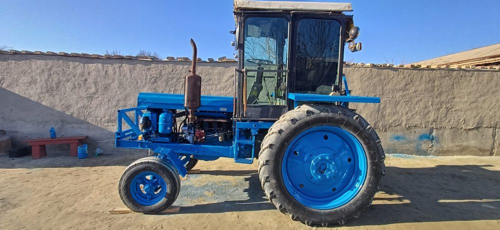 Трактор 28 сотилади