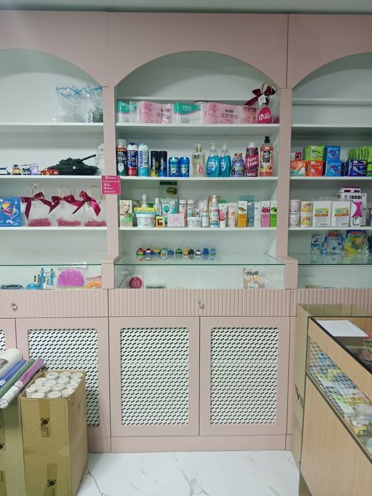 Полки витрины для магазина