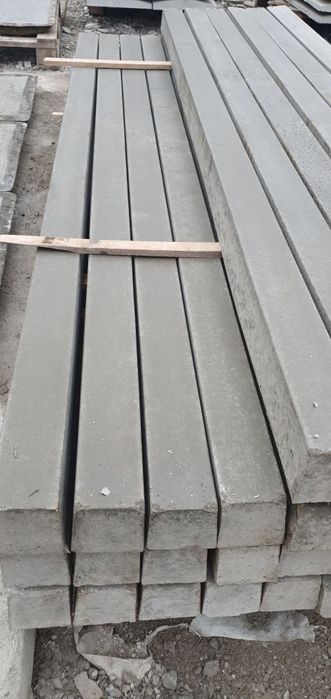 Stalpi de beton spalier turnati pe masa vibranta finisati cu etrier