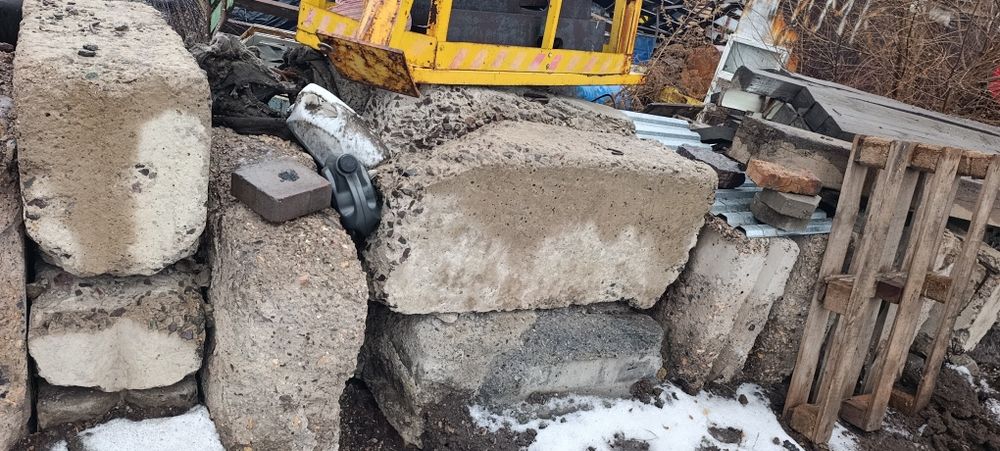 Продам ЖБИ блоки б/у.