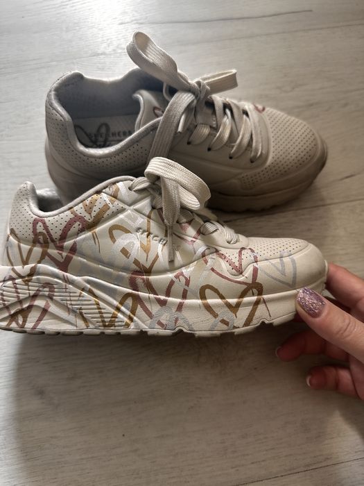 Маратонки за момиче.